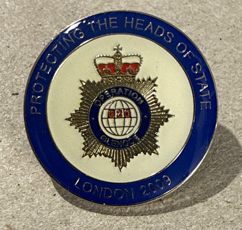 Police protecting the heads - police,