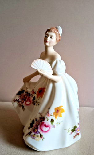 Vintage royal doulton figurine - royal,