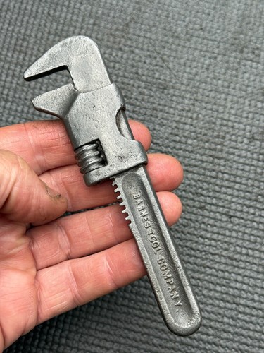 Small vintage wrench - small,