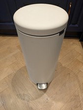 Brabantia NewIcon Pedal Metal Bin 30 Litre White Metal Inner Bucket Plastic