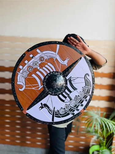 Ancient roman shield round - roman,