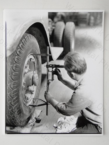 Mechanic garage lorry - garage,