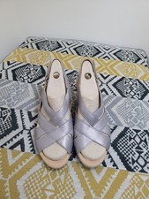Worn Once Clarks Helio Coral Leather Back Strap Wedge Sandals Size 5.5 Silver