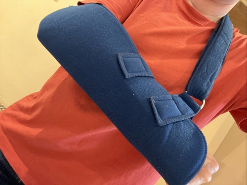 One size adult arm sling - one,