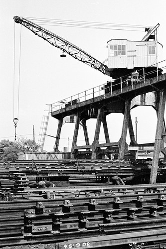 Railway negative crane - railway,