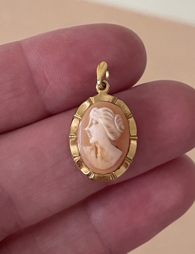 Vintage gold tone - tone, cameo