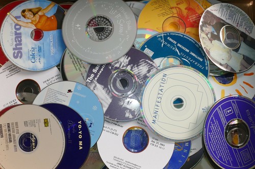 100 dvd bulk loose lot - cd,