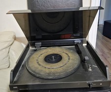 NAD 5120 Stereo Turntable