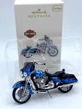 HALLMARK CHRISTMAS ORNAMENT HARLEY DAVIDSON MOTOR CYCLE 2011 STREET GLIDE FLHX