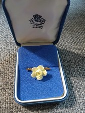 Aynsley English Fine Bone China Pin Brooch In Presentation Box Yellow Flower 