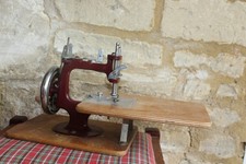 Hand Crank Sewing Machine