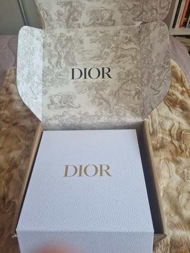 Dior gift box - gift,