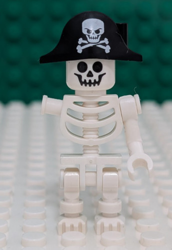 Lego minifigure pirates - pirates,