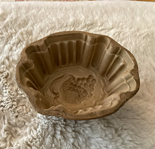 Beige ceramic fluted jello - beige,