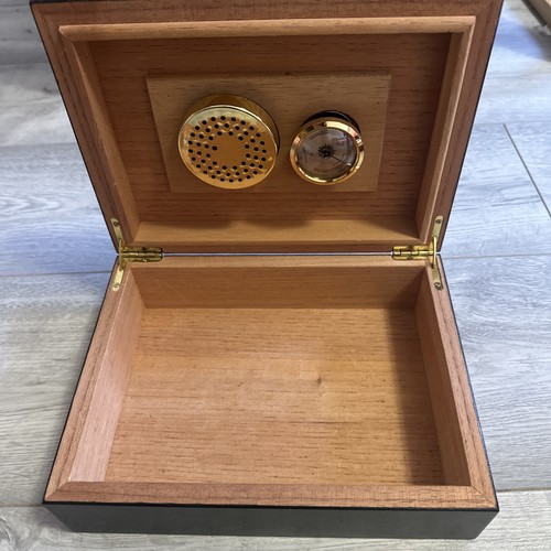 Vintage wooden humidor - vintage,