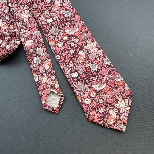 Dark pink strawberry thief - pink,