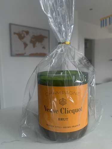 Cycled veuve clicquot - up,