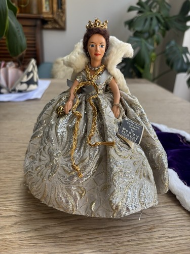 Peggy nisbet queen - queen, elizabeth