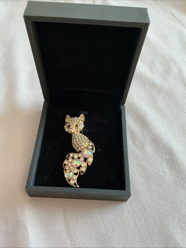 Fox diamanté brooch pin - fox,
