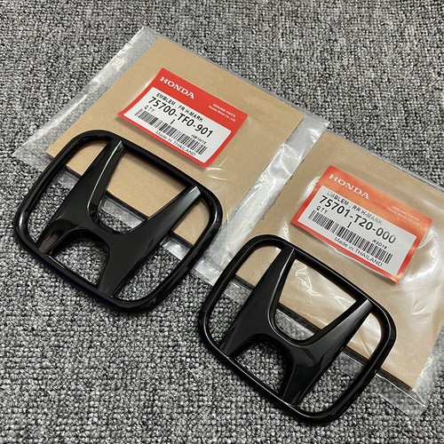 Black front grille - front,