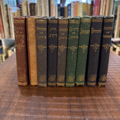 Lot miniature books breed - of,