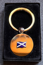 ENAMEL SCOTTISH SALTIRE BADGE ON GOLD TONE KEY RING KEY FOB