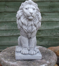 STONE CAST SITTING LION GARDEN STATUE SCULPTURE