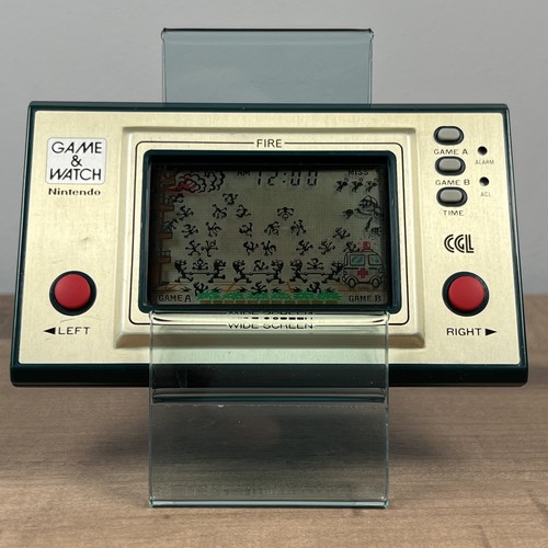 Nintendo game watch - &,