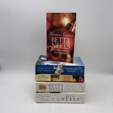 Mills and Boon Romance 14 Stories x4 3 in 1 and x1 2 in 1 Paperback Bundle