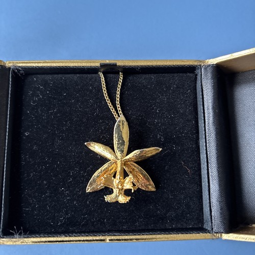 Pretty flower pendant - pretty,
