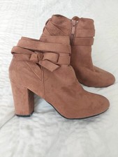 Womens Briwn Geel Boots Size 6