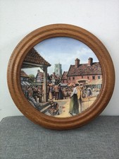 Round Wooden Frame for Plates