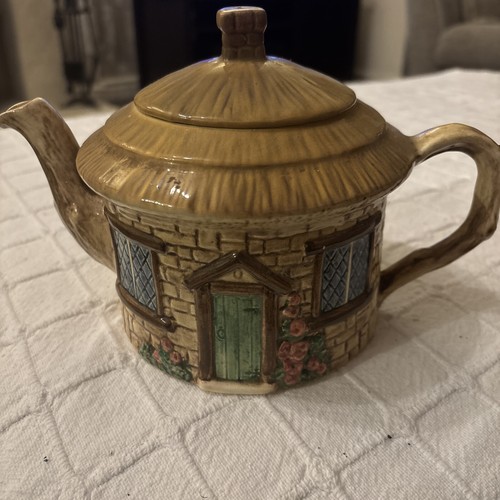 Sylvac thatched cottage - cottage, teapot