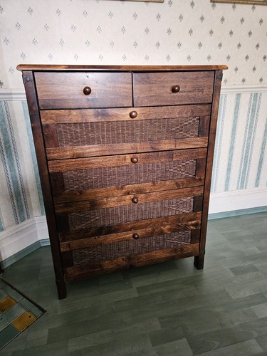 Lovely dark wooden chest - lovely,