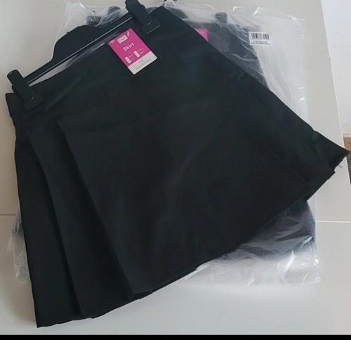 Girls black pleated - x,