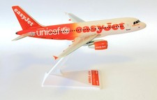 Airbus A319 Easyjet UNICEF Snap Fit Collectors Model Scale 1:200 G-EZIO