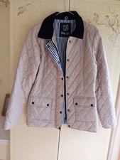 Ladies Urban diva Beige Quilted Striped Lining Jacket L. Presstud closure.