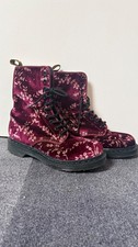 Dr Martens, Cherry Red Velvet
