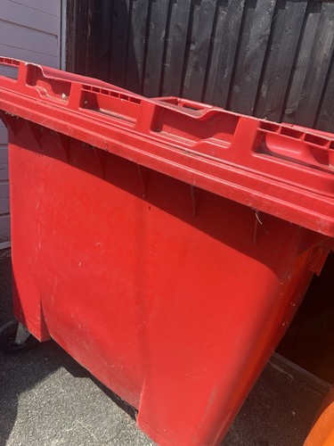 1100 litre wheelie bin - , plastic