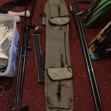 Fishing Bag and 2 fishing umberallas  