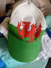 Man's Wales Cap White Red And