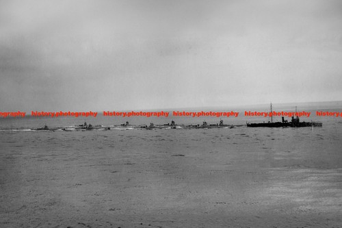 F029144 submarine division - submarine,