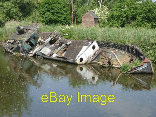 Photo river weaver wrecked - river,