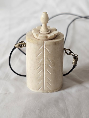 Charming little scent - little,