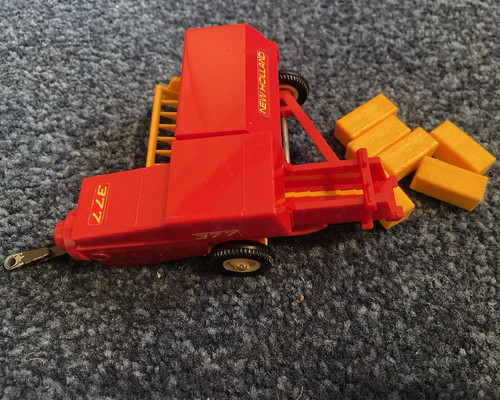 Britains new holland 377 - holland, hay