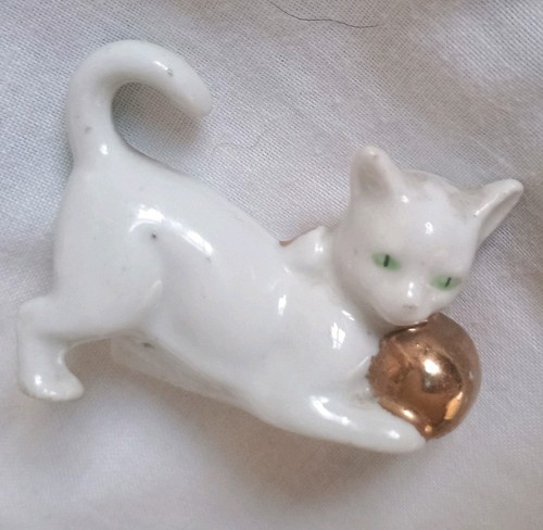 Sweet vintage miniature white - sweet,