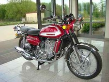 1972 Suzuki GT750 red right