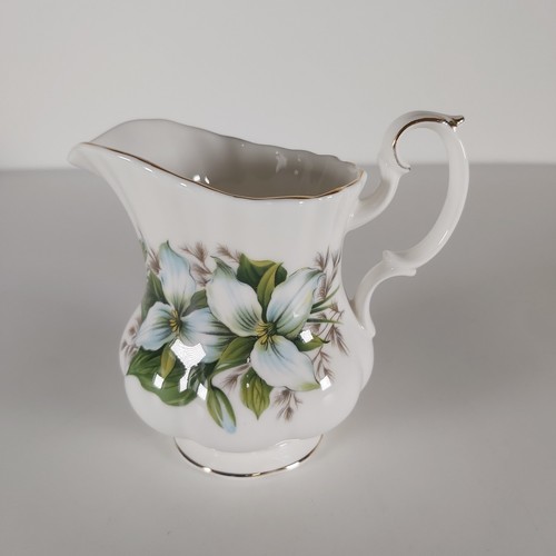 Royal albert trillium - albert, "trillium"