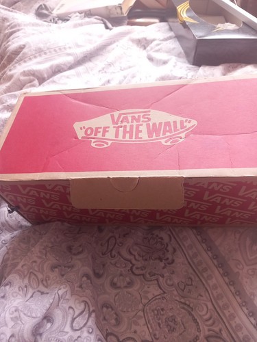Empty vans shoe box with - shoe,