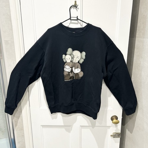 Black kaws uniqlo - uniqlo, graphic